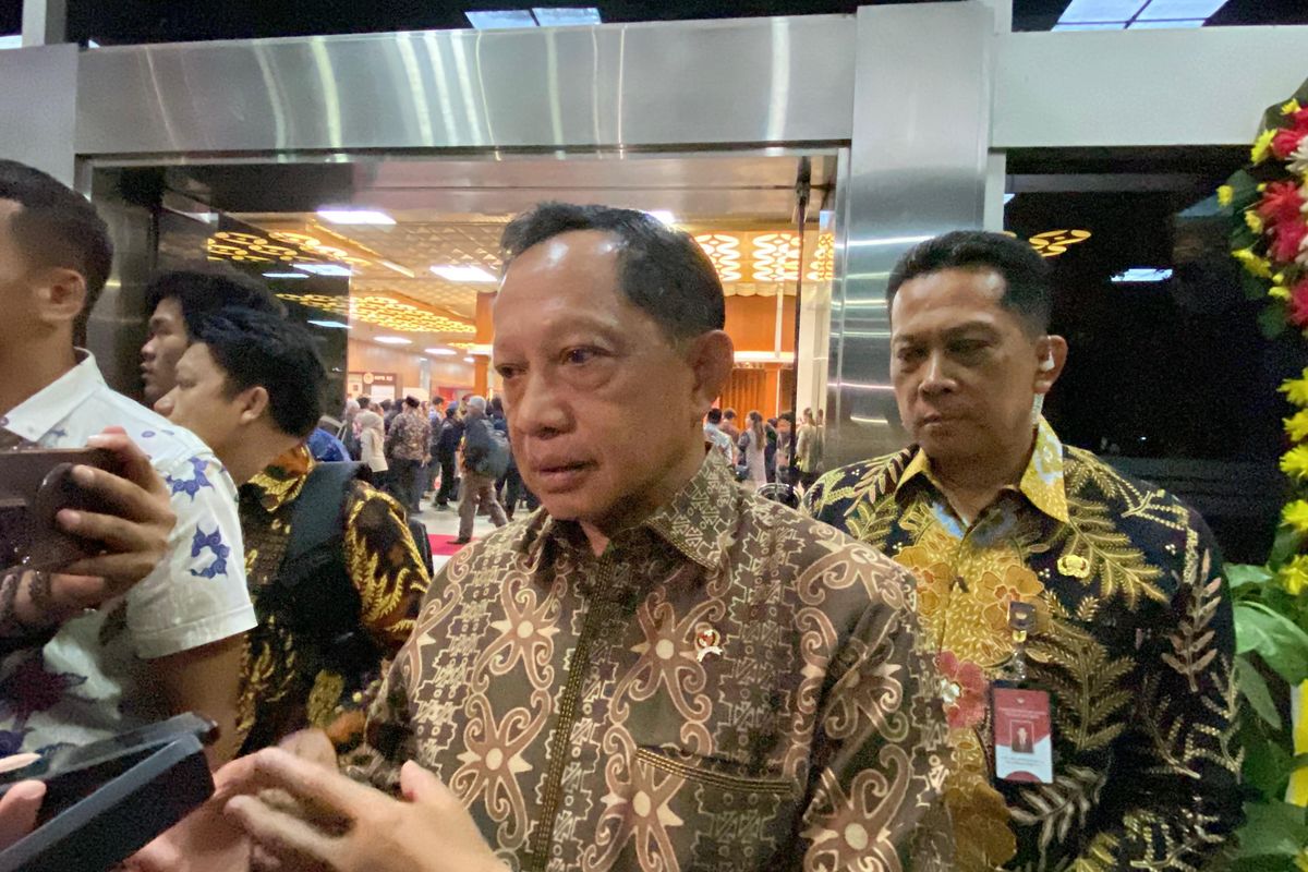 Mendagri, Pati, Tito Karnavian, bupati pati sudewo, demo pati 25 agustus 2025, Mendagri Perintahkan Bupati Pati Tetap Bekerja meski Ada Pemakzulan, Contohkan kasus di Kabupaten Jember, Demo Pati jilid II, Mendagri minta tidak anarkis, Bupati Pati Sudewo menolak mundur, Tujuan demo Pati jilid II