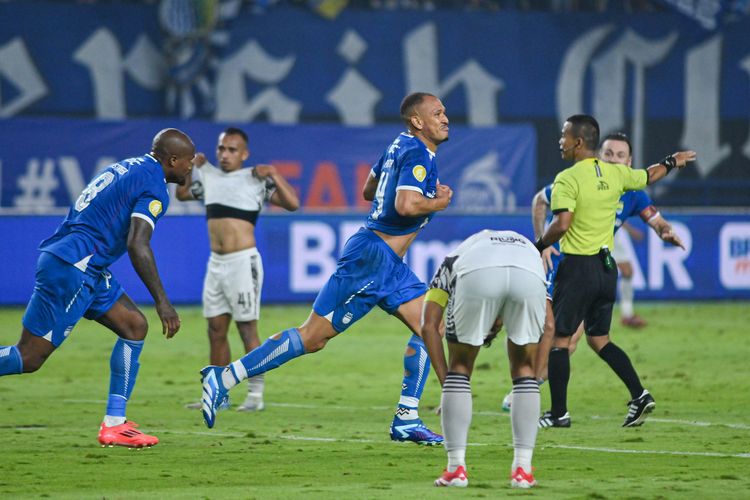 Persib, Bali United, Persib Bandung, Liga 1 2024-2025, Berita Foto, Persib Bandung vs Bali United, BERITA FOTO Pertunjukan Karakter Juara Persib Bandung Saat Kalahkan Bali United