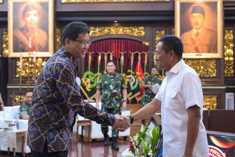 Purbaya Yudhi Sadewa, batik truntum, Batik Gonggong, Menkeu Purbaya, batik purbaya yudhi sadewa, Menkeu Purbaya Kerap Kenakan Batik Ganggong dan Truntum, Ini Maknanya