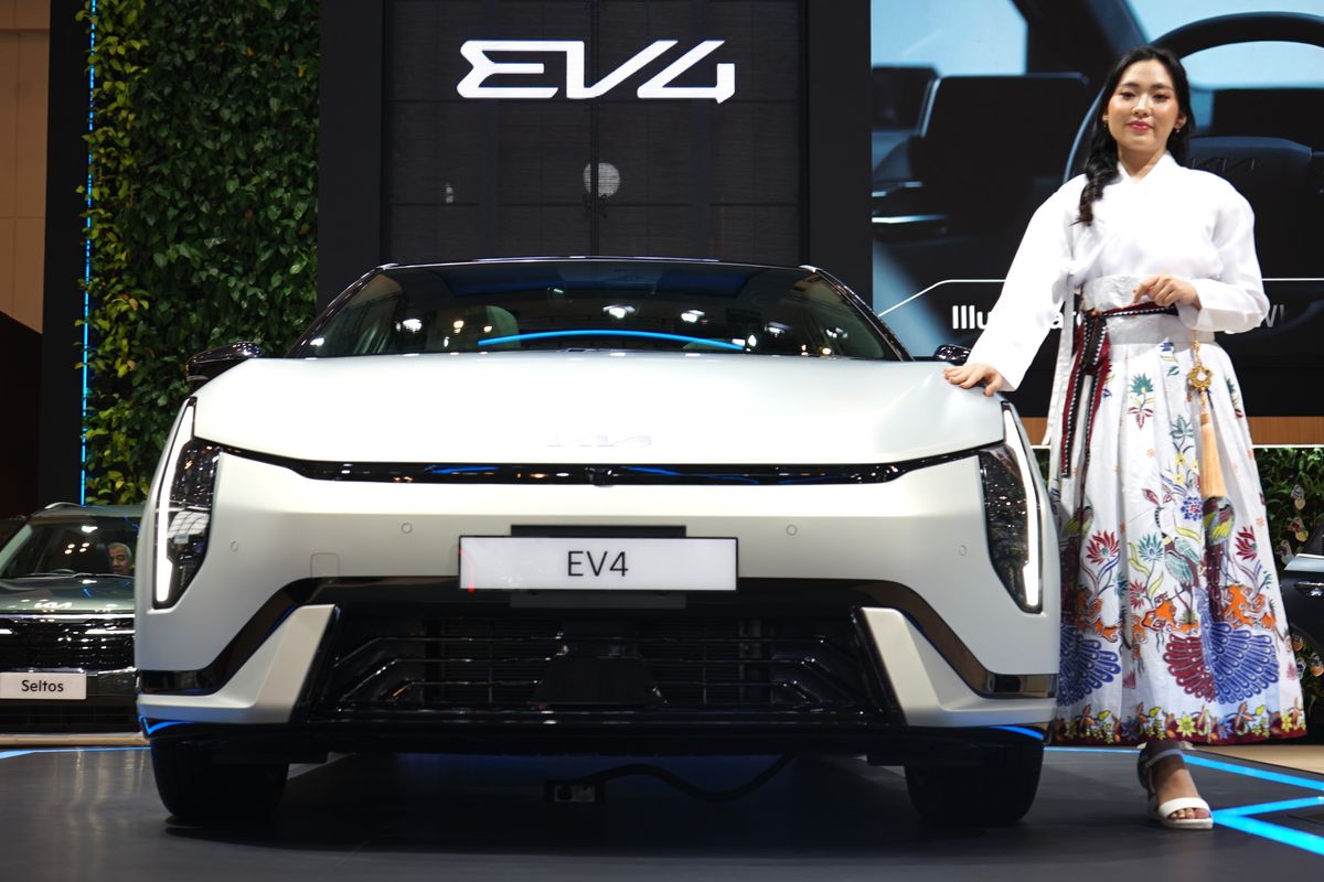 futuristik, Kia EV4, mobil listrik kia, baterai, GIIAS 2025, Kia EV4 Tebar Pesona di GIIAS 2025, Kental Nuansa Futuristik