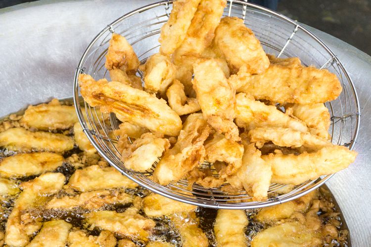 Tepung apa yang cocok untuk gorengan, tips membuat pisang goreng crispy, pisang goreng biar renyah dikasih apa, pisang crispy enaknya pake pisang apa, tepung apa yang digunakan untuk membuat pisang goreng, 3 Kunci Sukses Membuat Pisang Goreng ala Chef, Pakai Pisang Ini