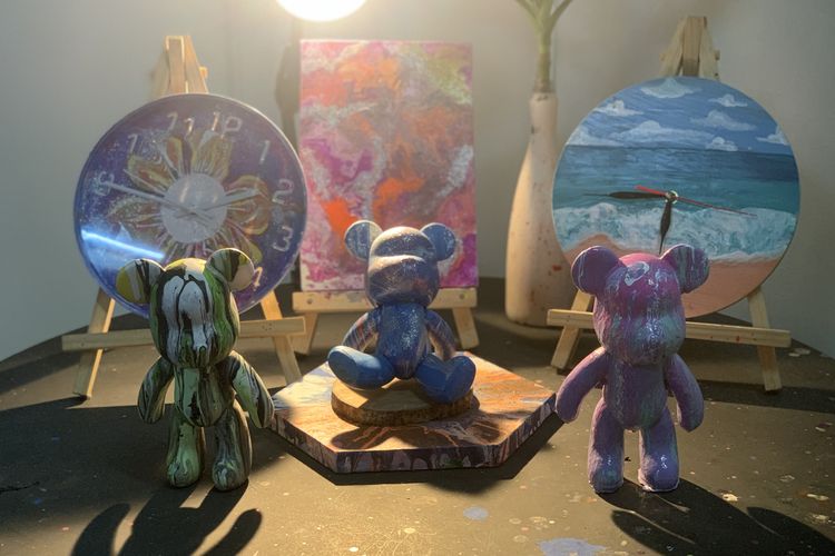 artplay studio pullman, ArtPlay Studio bogor, harga tiket masuk ArtPlay Studio, aktivitas di ArtPlay Studio, wisata seni di puncak bogor, Harga Tiket ArtPlay Studio di Ciawi, Wahana Seni Neon Painting, Regular Painting (melukis di atas kanvas), Neon Painting (melukis dengan cat neon), Clock Painting, Bearbrick Painting