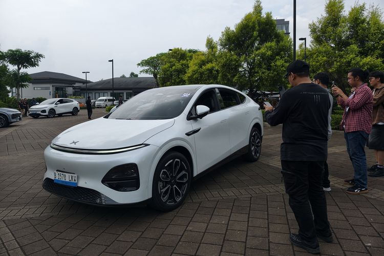 XPENG, XPENG Indonesia, XPENG G6 Pro, Xpeng Serahkan 100 Unit G6 ke Konsumen dan Ajak Road Trip Singkat, Kendali Pintar dalam Genggaman, Akomodatif di Kemacetan Jakarta, Catatan Ergonomi: Terlalu Bergantung pada Layar, Kelincahan Fitur XPilot di Jalan Tol, Kesimpulan