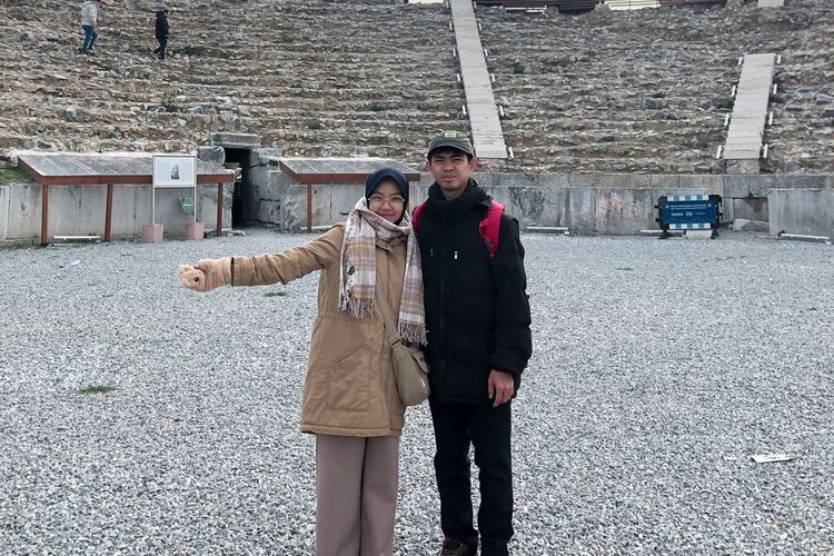 Alfina Rahmatia, Cerita Alfina Rahmatia: Dibesarkan Mandiri Sejak Kecil, Kini Jadi PhD Mother di Turki, Dibesarkan dengan kebebasan dan tanggung jawab, Tempaan kemandirian sejak pesantren, Pendidikan dan religiusitas sebagai fondasi, Orangtua sebagai arah dan dukungan, Belajar kuat, sekaligus belajar terbuka, Menjalani peran ganda dengan nilai yang sama
