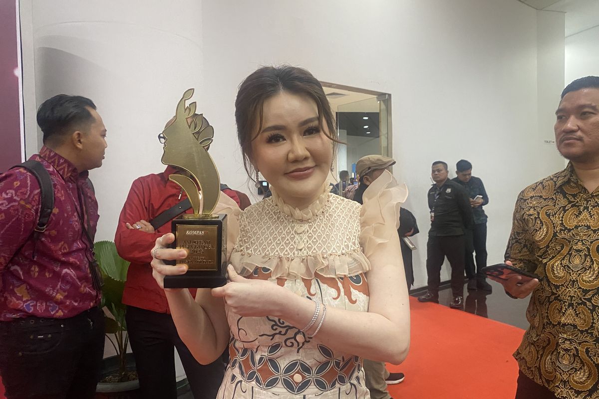 Dr Tan Yuanita, Anugerah Puspa Bangsa, Hari Kartini, Dokter Tata, Kartini masa kini, anugerah puspa bangsa, anugerah puspa bangsa 2025, dr tan yuanita, dokter tata, tan yuanita, dr tan yuanita raih penghargaan, Raih Penghargaan Puspa Adi Daya, Dr Tan Yuanita Buktikan Perempuan Bisa Jadi Pemimpin