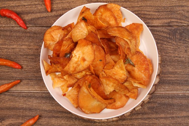 camilan pedas untuk jualan, ide usaha snack pedas, resep camilan kering awet, keripik pedas renyah, 10 Camilan Pedas untuk Jualan, Renyah Tahan Berminggu-minggu, 1. Kerupuk Seblak Kering, 2. Makaroni Goreng Pedas, 3. Keripik Tahu Bulat Pedas, 4. Keripik Singkong Balado, 5. Keripik Kaca Pedas, 6. Keripik Usus Ayam Pedas, 7. Keripik Pangsit Bawang Pedas, 8. Kerupuk Kulit Sapi (Rambak), 9. Basreng Mi Instan, 10. Basreng Ikan Pedas (Bakso Goreng)