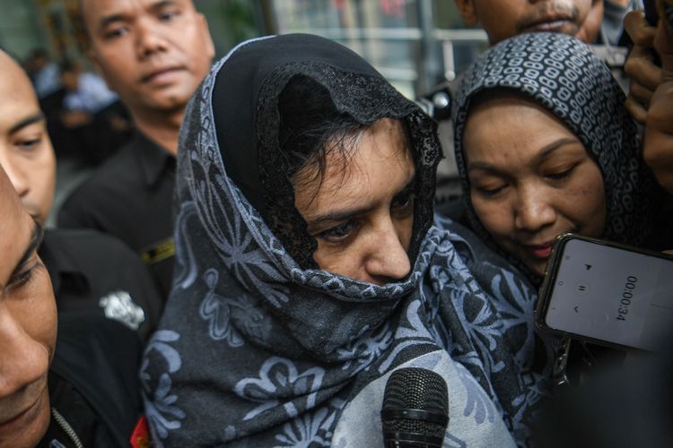 Pekalongan, Bupati Pekalongan, Skandal Rp 19 Miliar Bupati Pekalongan Fadia, Terbongkar Jejak Digital Grup WhatsApp 