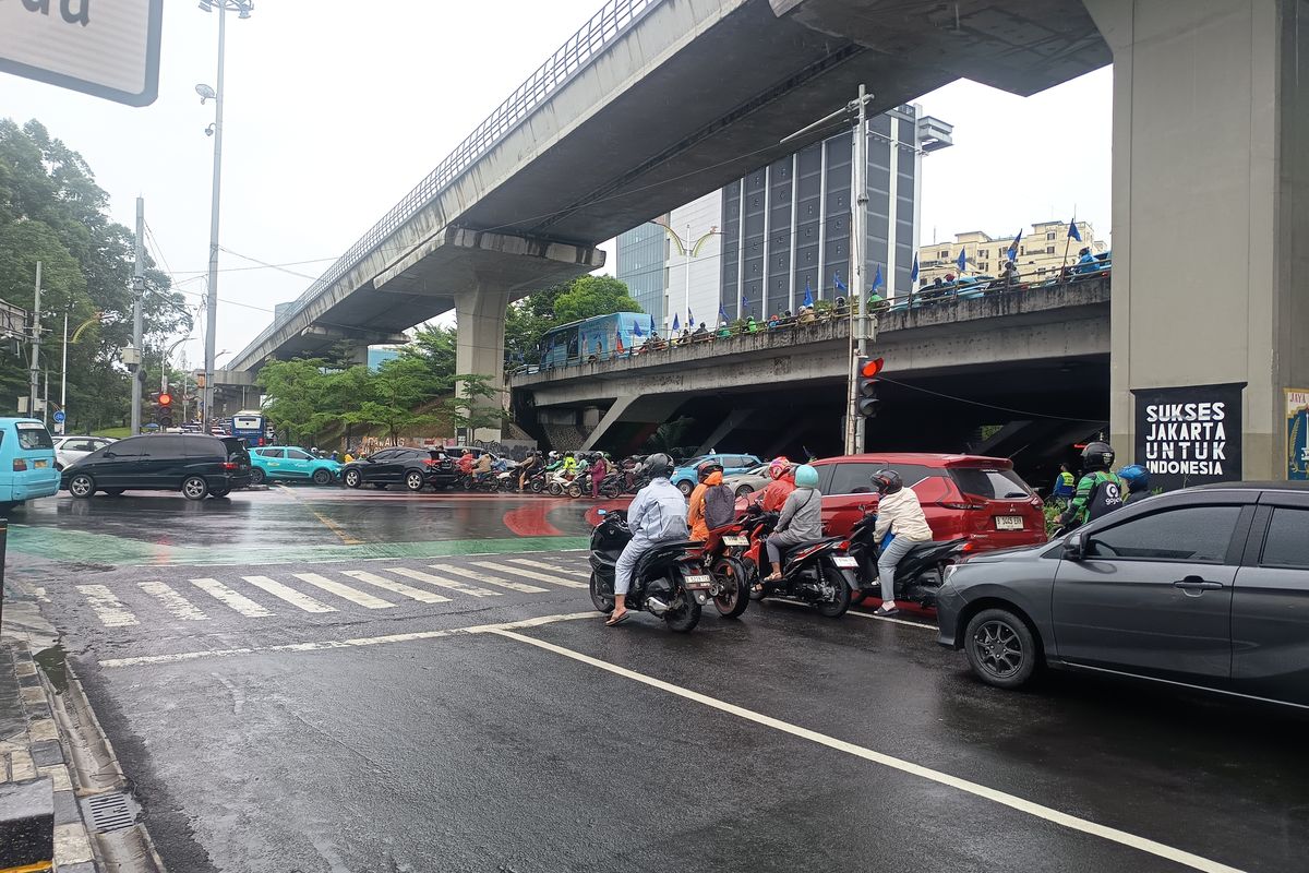 jalan rusak, musim hujan, perbaikan jalan, Musim Hujan Bikin Jalan Berlubang, Pemprov DKI Siapkan Perbaikan Jalan