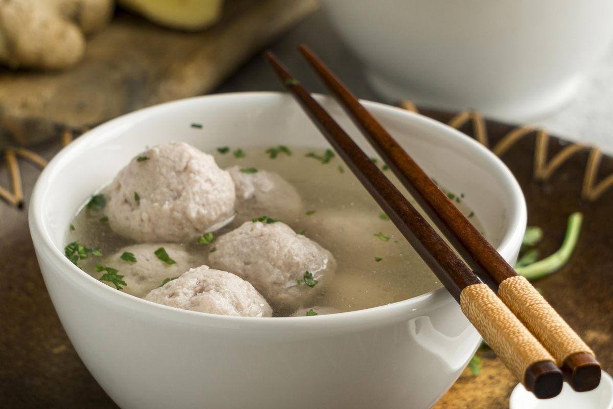 cilok aci, cilok aci kuah, musim hujan, cilok kuah, resep cilok kuah, cara membuat cilok kuah, makanan hangat, Cara Membuat Cilok Aci Kuah Segar, Cocok Disantap saat Musim Hujan!, Bahan cilok, Bahan kuah, Membuat cilok, Membuat kuah cilok, Penyajian cilok kuah