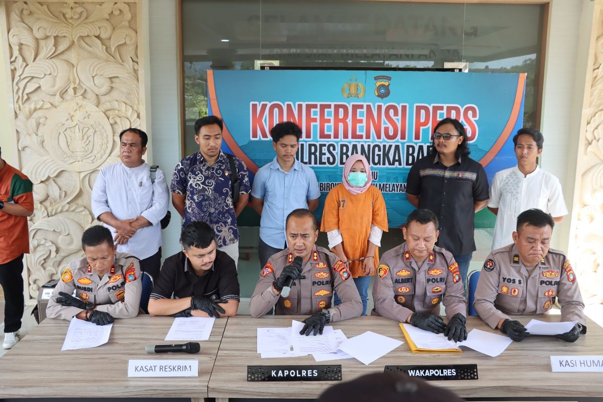 bangka, Bangka Barat, pembunuhan di bangka barat, pelaku buron, Polres Bangka Barat, Kasus pembunuhan Jamal Abdul Naser di Mentok, pembunuhan Jamal Abdul Naser, pembunuhan di Mentok, pembunuhan berencana Bangka barat, kasus perampokan disertai pembunuhan, Setahun Misteri Kematian Jamal Abdul Naser, Terungkap Pembunuhnya Masih Rekannya Sendiri, Awal Penemuan Jasad di Semak Belukar, Identitas dan Motif Pelaku Terungkap, Kronologi Pembunuhan Sadis di Kontrakan Sungai Daeng, Korban Hilang, Keluarga Curiga, Penangkapan Lidia Setelah Satu Tahun Buron, Motif: Ingin Kuasai Harta Korban, Suasana Haru Saat Konferensi Pers, Dua Pelaku Masih Buron