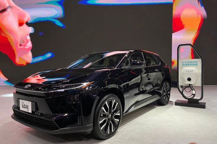 bZ4X, facelift, Toyota, Toyota Astra Motor, Mobil listrik, simulasi cicilan, mobil listrik, skema kredit, Simulasi Kredit New Toyota bZ4X Rakitan Lokal: Mulai Rp 16 Jutaan