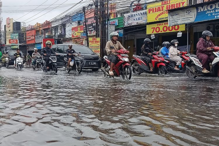 Banjir Jakarta, Hujan deras, Jelang Lebaran, Tarif Tol, Jadwal dan Lokasi CFD, Mobil Listrik, aki 12 volt, Cara Pantau Banjir Jakarta, Jadwal CFD Jakarta