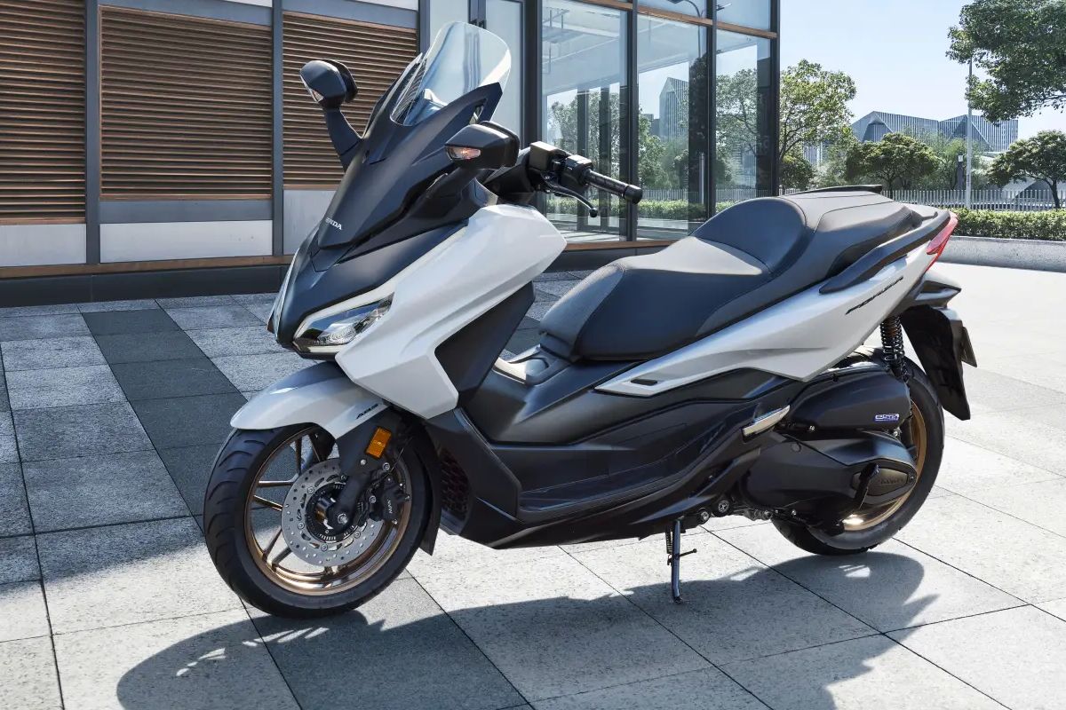 skutik premium, astra honda motor, Honda Forza, honda forza 250, honda forza harga, Apa Kelebihan Honda Forza? Skutik Hampir Rp 100 Juta, Desain dan Aura Mewah, Spesifikasi, Fitur Canggih, Kelebihan, Kekurangan, Kesimpulan