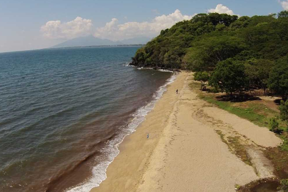 pantai, Situbondo, 5 Pantai di Situbondo yang Punya Pasir Putih dan Pemandangan yang Indah