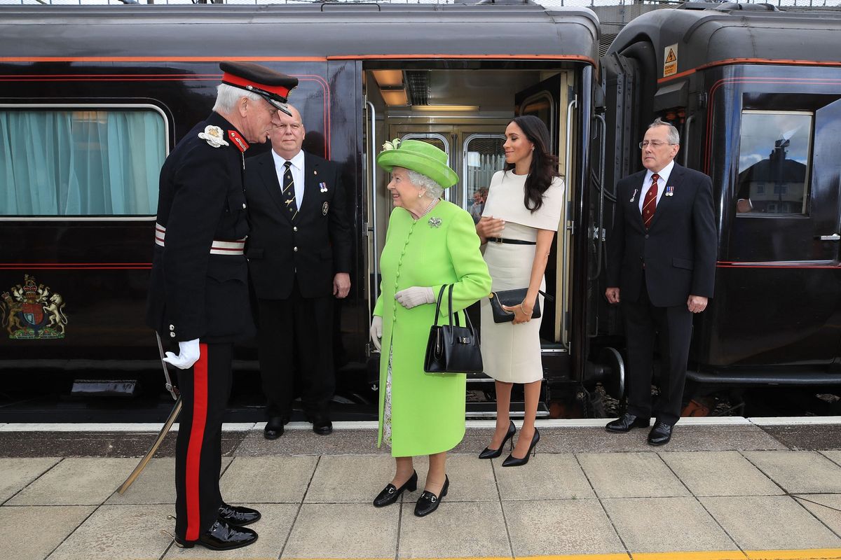 Kerajaan Inggris, Queen Elizabeth II, busana Ratu Elizabeth, Pameran busana Ratu Elizabeth II, Ratu Elisabeth II, Queen Elizabeth II Her Life in Style, pameran busana Ratu Elizabeth II, ratu elizabeth 2, Pameran Busana Ratu Elizabeth II Terbesar Digelar di Istana Buckingham Tahun 2026, Pameran busana Ratu Elizabeth II di Inggris, Busana sebagai alat diplomasi Ratu Elizabeth II, Aneka gaun Ratu Elizabeth II, Buku pendamping pameran