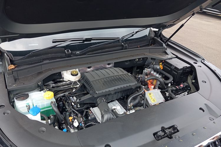 baterai mobil hybrid, kesehatan baterai, efisiensi bahan bakar, perawatan baterai, Cara Merawat Baterai Mobil Hybrid Agar Awet