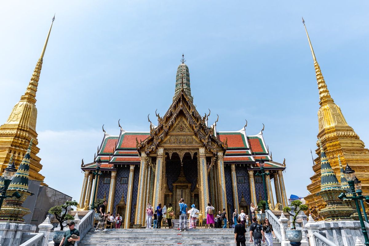 wisata thailand, Ratu Sirikit meninggal, masa berkabung Thailand, aturan berpakaian di Thailand, wisatawan di Thailand, Jangan Pakai Baju Cerah saat Wisata ke Thailand, Kenapa?