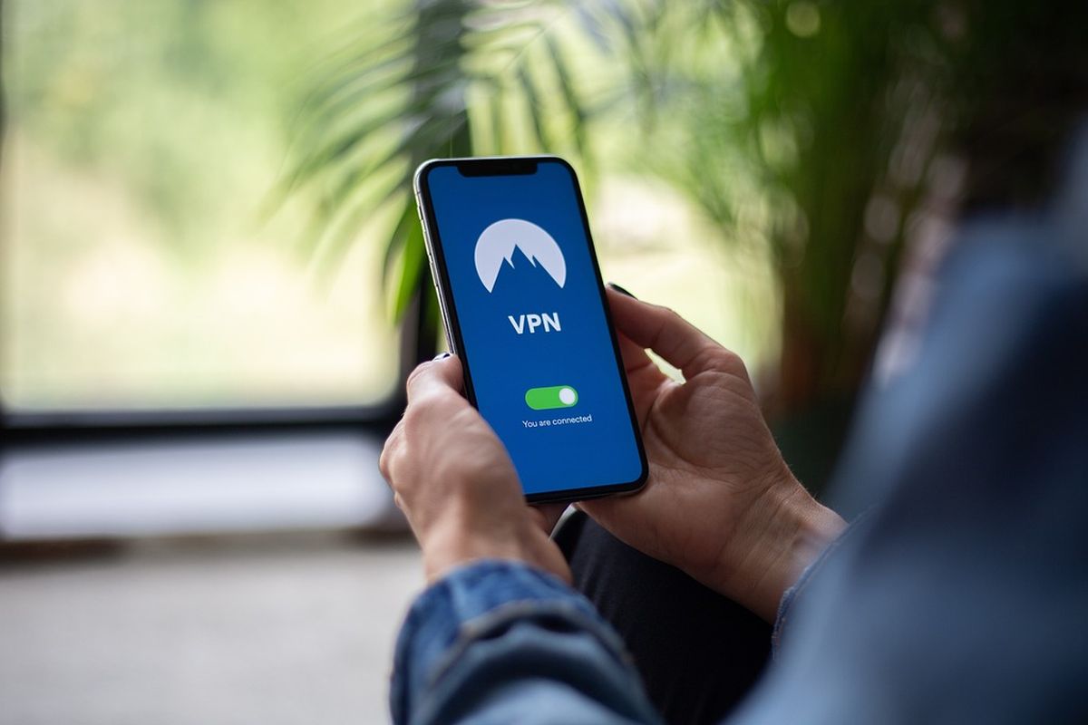 VPN palsu, Virtual Private Network, ciri ciri vpn palsu, 7 Ciri VPN Palsu yang Wajib Diwaspadai Pengguna Internet, Identitas perusahaan tidak transparan, Tidak memiliki kebijakan privasi yang jelas, Menjual data pengguna ke pihak ketiga, Berpotensi menjadikan perangkat sebagai botnet, Menyisipkan malware ke perangkat, Tidak menggunakan enkripsi yang aman, Tidak memiliki aplikasi resmi dan dukungan pengguna buruk
