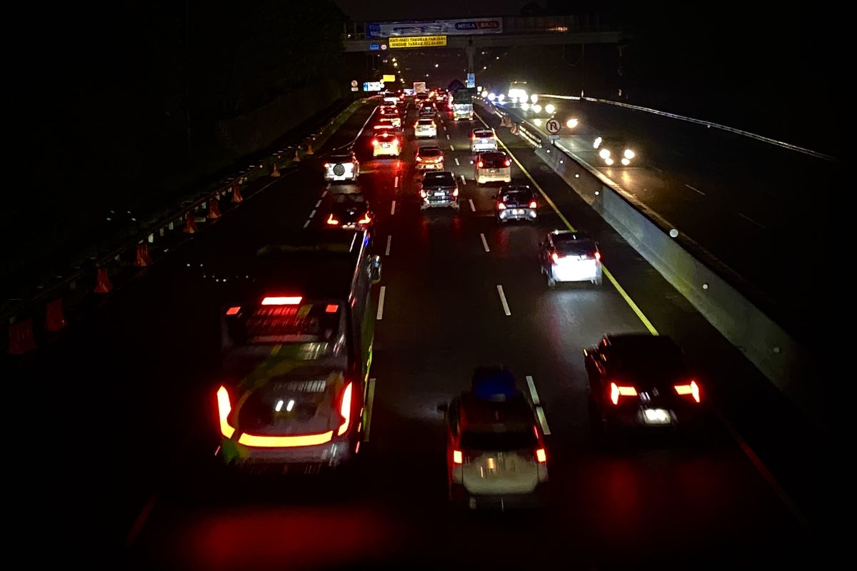 macet, overheat, mobil overheat, arus balik, Mobil Overheat Saat Macet Arus Balik? Ini Cara Mengatasinya