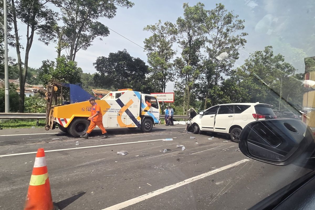 jalan tol, kecelakaan beruntun, Jaga Jarak Aman, Kunci Cegah Kecelakaan Beruntun di Jalan Tol