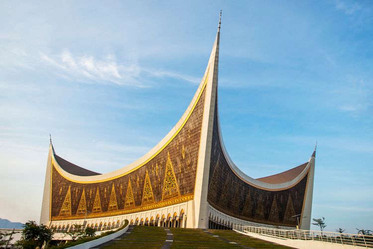 Punya Masjid Ikonis hingga Kuliner Minang, Sumbar Diproyeksikan Jadi Magnet Wisata Muslim, Sumbar punya daya tarik budaya, religi, dan kuliner, Kunjungan ke pusat kuliner dan masjid ikonis, Sumbar masuk 5 besar IMTI 2025, Wonderful Indonesia Gastronomi 2027 digelar di Sumbar