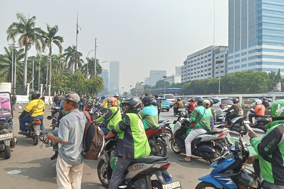 DPR RI, demonstrasi Jakarta, Kenaikan Tunjangan, Revolusi Rakyat Indonesia, Ada Demo di Depan Gedung DPR, Simak Rute Alternatif