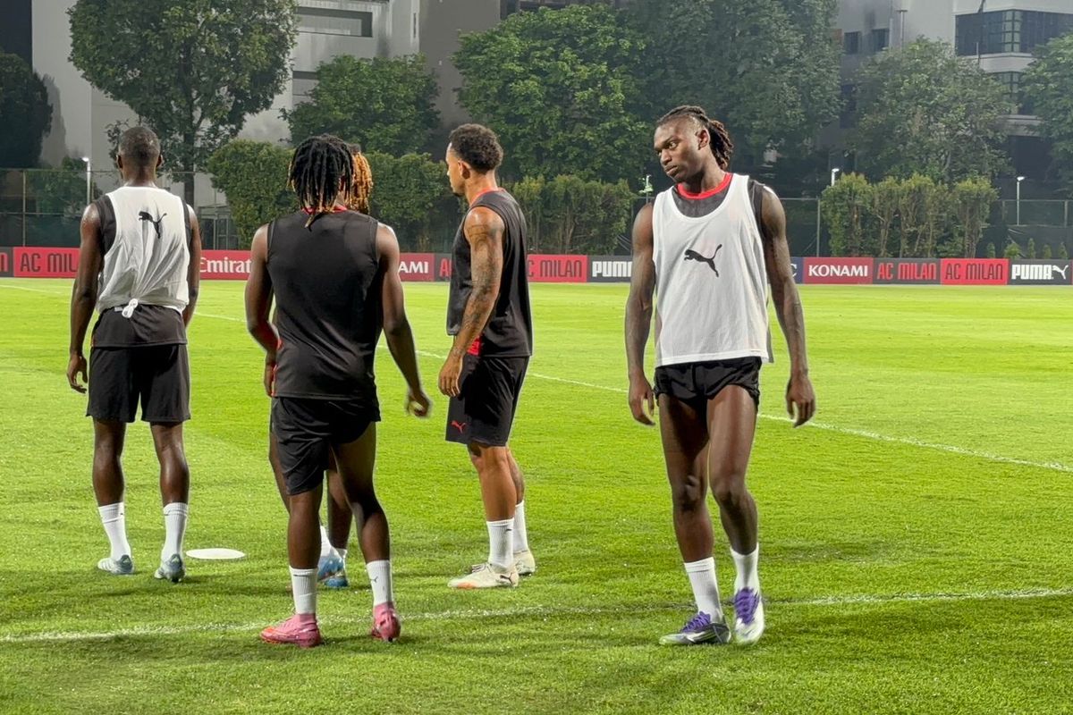 Rafael Leao, Singapura, AC Milan, AC Milan vs Arsenal, Liga Italia, Serie A, AC Milan di Singapura, Allegri Minta Leao Pressing, Pulisic Disanjung