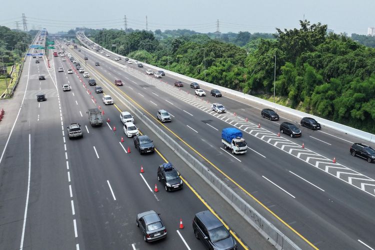 lalu lintas, Cikampek, Bandung, kendaraan, Arus Balik Awal Tahun, 324.208 Kendaraan Kembali Masuk Jabotabek