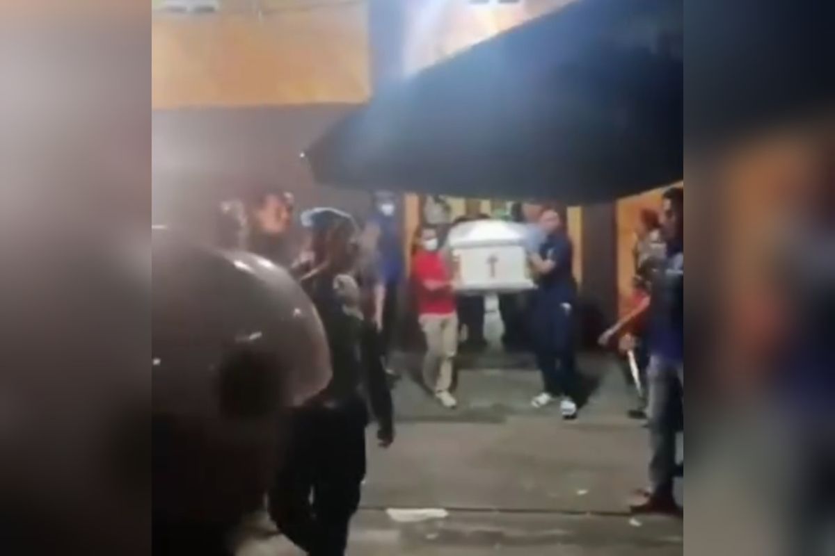 Makassar, Kronologi Versi Polisi Soal Remaja Tewas di Makassar, Pistol Tak Sengaja Meletus Saat Pelaku Meronta, Kronologi Versi Kepolisian: Berawal dari Laporan Warga, Detik-detik Pergulatan dan Letusan Senjata, Pemeriksaan Pidana dan Kode Etik Propam, Tanggapan LBH Makassar dan Keterangan Saksi, Duka Mendalam Keluarga Korban