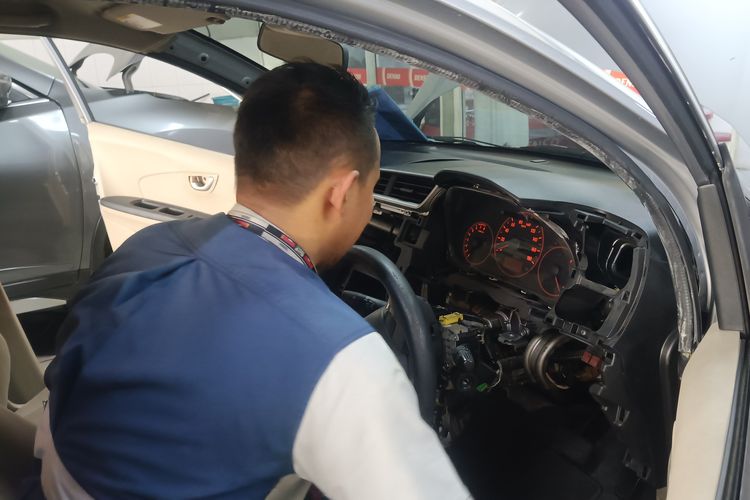 kompresor AC, oli kompresor, Kompresor AC, Freon AC, perawatan ac mobil, AC Mobil Baru Dingin Saat Digas, Apa Permasalahannya?