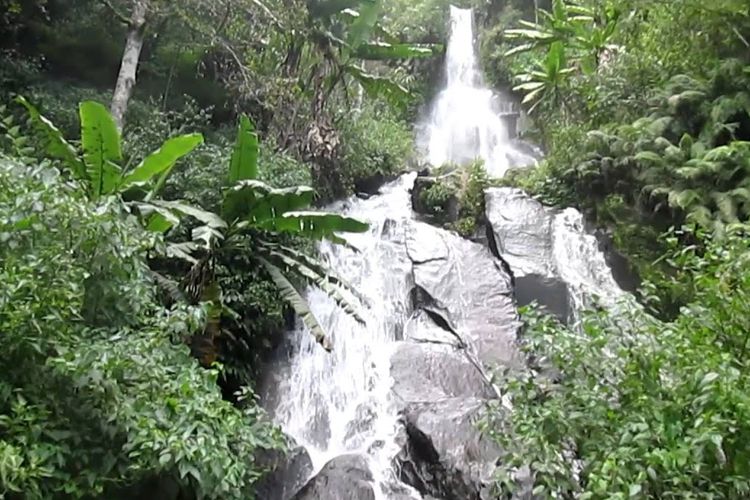 1. Jembatan Kaca Waduk Gajah Mungkur, 2. Telaga Claket, 3. Candi Muncar, 4. Bukit Dewa-Dewi, 5. Soko Langit, 6. Goa Resi, 7. Air Terjun Girimanik, 8. Bukit Cumbri, 9. Istana Parnaraya, 10. Pantai Nampu, 11. Pantai Klotok