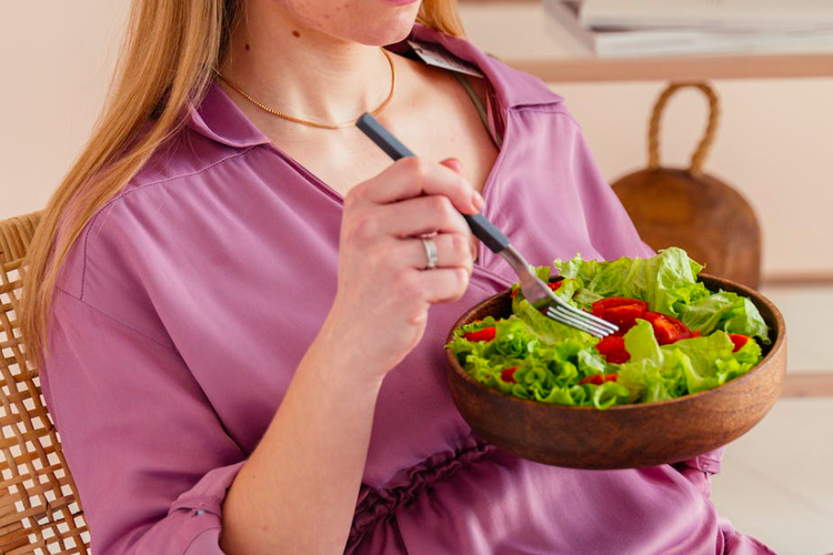 Studi Ungkap Kenapa Intermittent Fasting Tak Selalu Menyehatkan, Hasil: Berat badan turun, tapi parameter metabolik tetap sama, Pengaruh waktu makan terhadap jam biologis tubuh, Penjelasan ahli: Jam makan bukan satu-satunya kunci, Apa artinya?