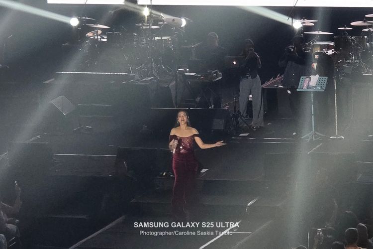 Samsung, HP Konser, Samsung S25 Ultra, konser Raisa, Uji Kamera 200 MP Samsung Galaxy S25 Ultra di Konser Raisa, Ini Hasil Jepretannya dari Kursi Paling Jauh