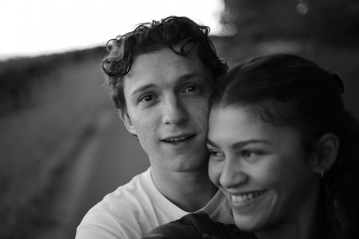 Zendaya, Tom Holland dan Zendaya Dikabarkan Menikah, Stylist Bocorkan Faktanya, Pernyataan Law Roach di Karpet Merah, Spekulasi yang sudah muncul sejak pertunangan, Hubungan yang tumbuh sejak Spider-Man, Tantangan privasi di tengah sorotan publik