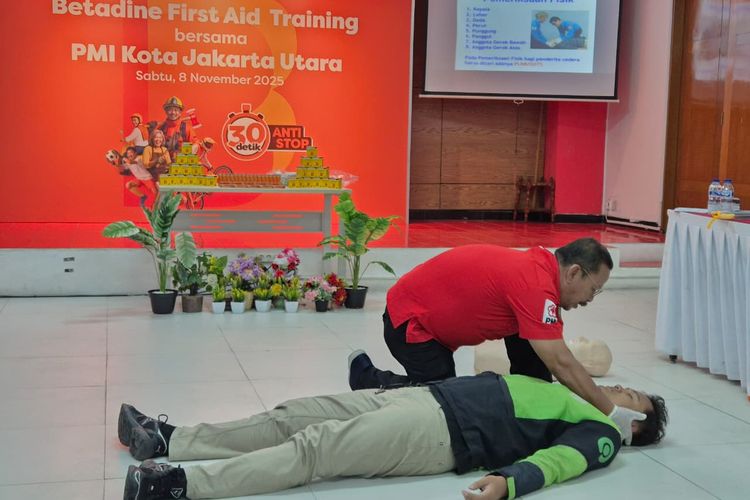 pertolongan pertama, Betadine, First Aid Training, 30 Detik Antistop, World First Aid Day 2025, PMI Jakut, Betadine dan PMI Dorong Kesiapsiagaan Keluarga Hadapi Luka Ringan Lewat Kampanye “30 Detik Antistop”