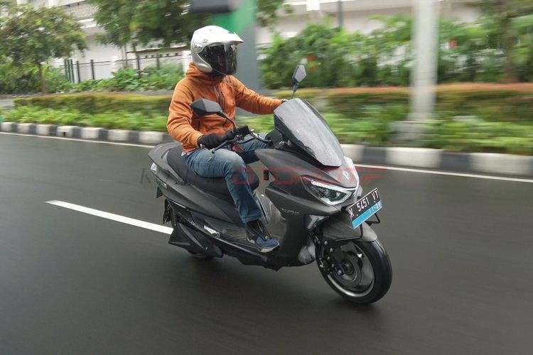 motor listrik, ban belakang motor, ban motor listrik, Hati-hati, Ban Belakang Motor Listrik Hub Tak Bisa Asal Bongkar