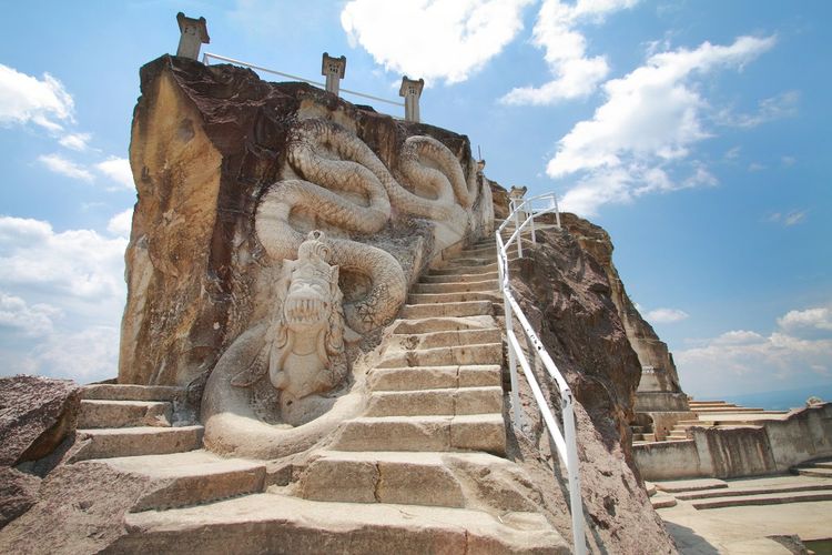 10 Wisata Hits Yogyakarta Selain Malioboro, Jangan Lupa Mampir, 1. Obelix Hills, 2. HeHa Sky View, 3. Bunker Kaliadem, 4. Museum Ullen Sentalu, 5. Hutan Pinus Mangunan, 6. Ledok Sambi, 7. Puncak Segoro, 8. Studio Alam Gamplong, 9. Blue Lagoon, 10. Tebing Breksi