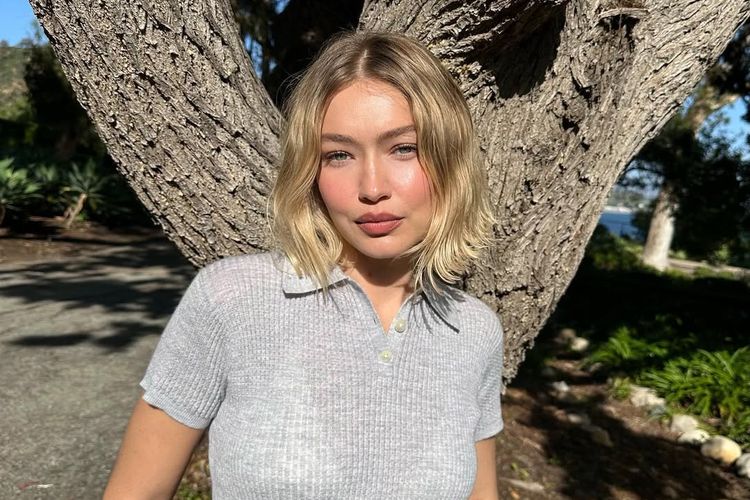Gigi Hadid, Sabrina Carpenter, watercolor blush, teknik watercolor blush, tutorial watercolor blush, watercolor blush trend, watercolor blush alat, langkah watercolor blush, Tutorial Watercolor Blush untuk Wajah, Bikin Pipi Merona Natural, Tutorial watercolor blush, Bagaimana cara mengaplikasikan watercolor blush?, Tips agar watercolor blush tak berkesan berat, Cocok untuk sehari-hari