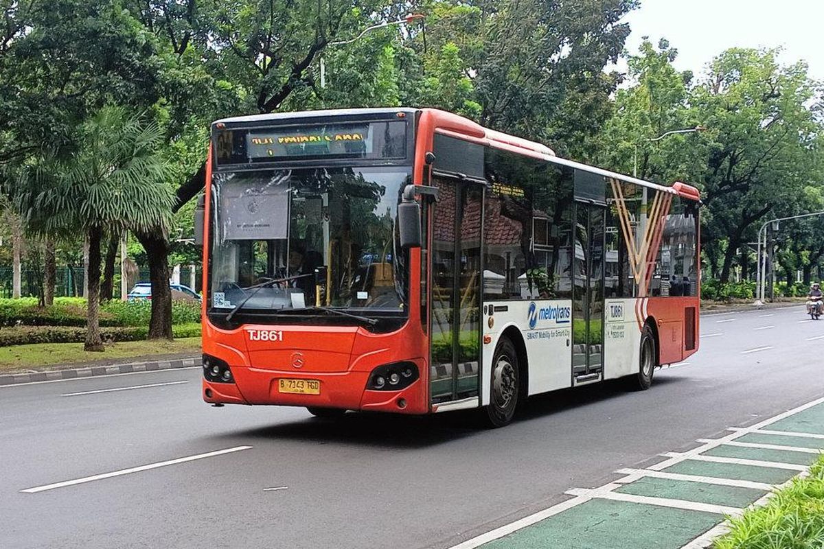 karyawan swasta, naik TransJakarta, Kartu Layanan Gratis TransJakarta, lanjut usia, Kartu Layanan Gratis, Karyawan Swasta Bisa Naik TransJakarta Gratis Pakai Kartu Ini, Bagaimana Caranya?