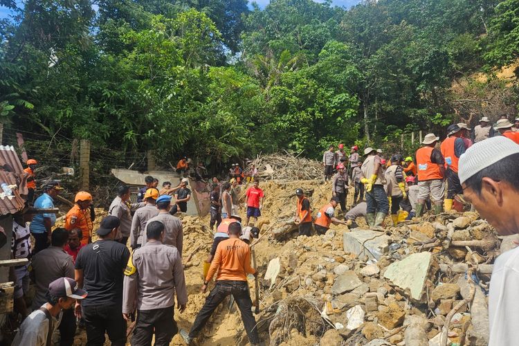 Sibolga, ‘Kami Tak Punya Baju ke Gereja’, Suara Korban Banjir di Sibolga Sambut Natal, Rumah Selamat, Isinya Ludes, Pascabencana, Air Bersih Krisis, Harga Sembako Naik, Harga Sembako Melonjak, Sumatera Utara: 11.200 Rumah Rusak, 340 Orang Meninggal