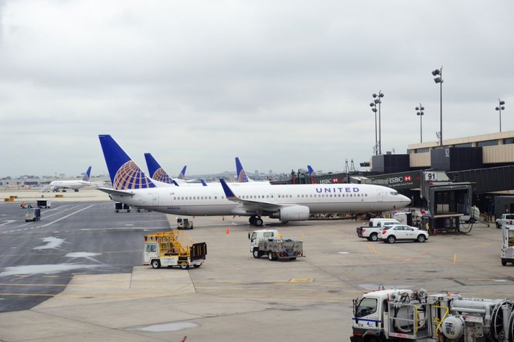 shutdown amerika, shutdown amerika sampai kapan, dampak shutdown amerika, Penerbangan AS Kacau shutdown, Langit AS Makin Kacau, Lebih Dari 1.400 Penerbangan Batal dalam Sehari, Pemangkasan 10 persen penerbangan di 40 bandara tersibuk, Bandara-bandara dengan dampak terbesar, Dampak luas jelang musim liburan, Dampak shutdown pemerintah AS mulai 1 Oktober 2025, Desakan untuk segera akhiri kebuntuan politik