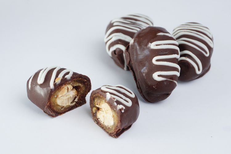 kurma, Ide Takjil Kurma yang Simpel dan Mengenyangkan, Tertarik Coba?, 1. Puding kurma yoghurt, 2. Kue cokelat kurma, 3. Teh Rempah Kurma, 4. Overnight oat kurma, 5. Susu kurma, 6. Pisang goreng kurma, 7. Kurma keju, 8. Smoothie kurma susu, 9. Infused water kurma, 10. Salad buah saus kurma