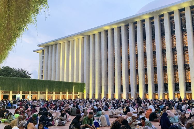 kapan masjid istiqlal dibangun, gibran shalat id di jakarta, prabowo shalat id di istiqlal, kapan masjid istiqlal didirikan dan siapa pendirinya, makna bangunan masjid istiqlal, apakah masjid istiqlal terbesar di asia tenggara, prabowo gibran shalat idul fitri di masjid istiqlal, Jadi Lokasi Prabowo dan Gibran Shalat Id, Ini 10 Fakta Menarik Masjid Istiqlal, 1. Dibangun sejak tahun 1961, 3. Menghadap ke dua arah, 5. Arsitek Masjid Istiqlal non-muslim, 6. Simbol kerukunan umat agama, 7. Arti bangunan Masjid Istiqlal, 8. Pembangunan Masjid Istiqlal sempat terhenti, 10. Rumah ibadah ramah lingkungan pertama di dunia