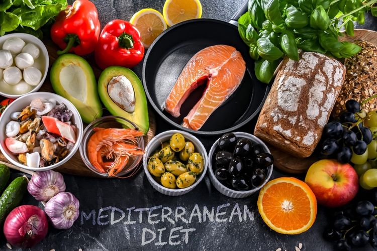 resistensi insulin, diet resistensi insulin, Punya Resistensi Insulin? Ini 4 Daftar Makanan yang Dianjurkan, 1. Karbohidrat kompleks dan biji-bijian utuh, 2. Protein rendah lemak, 3. Sayur dan buah kaya serat, 4. Kacang-kacangan