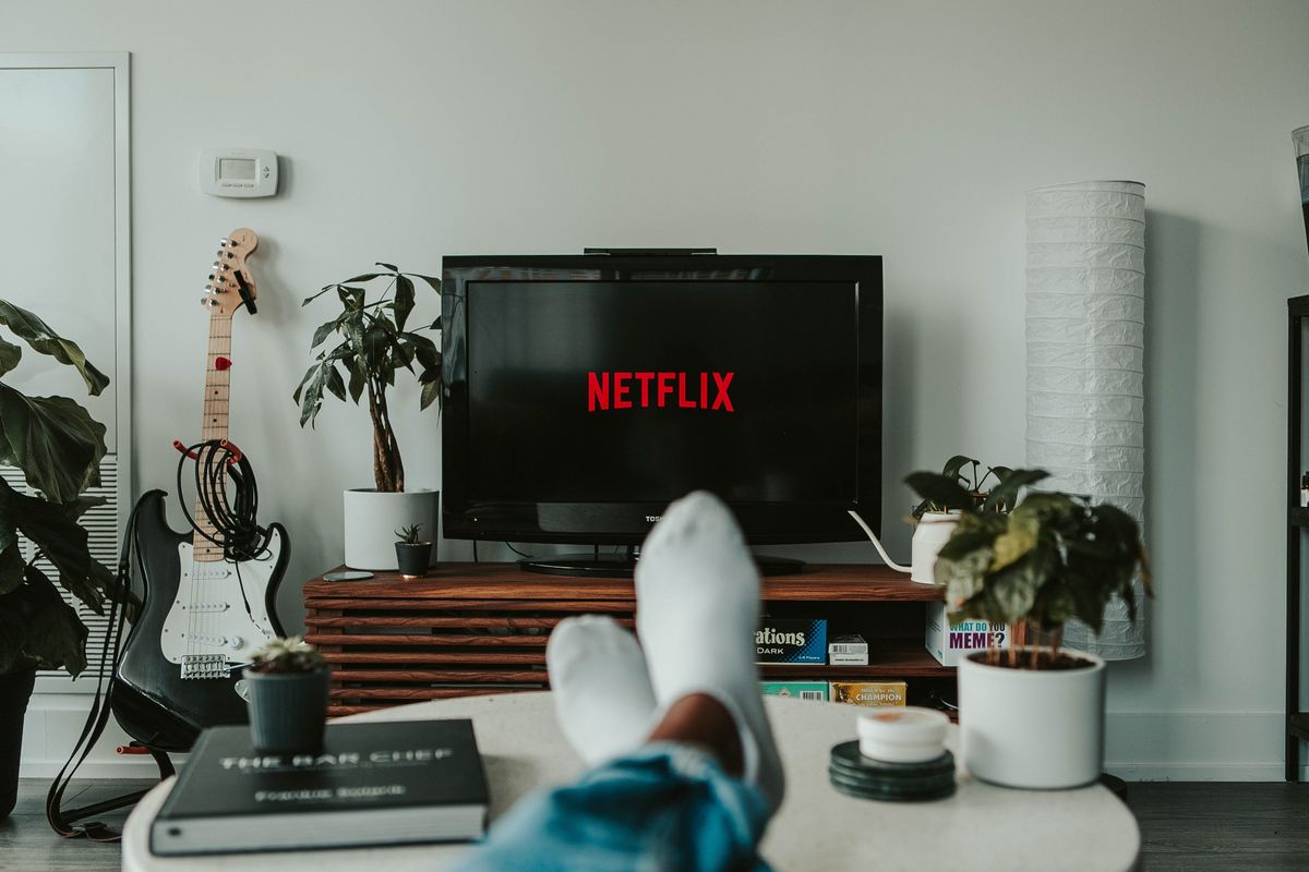 ketagihan nonton, binge watching, Ketagihan Nonton Serial TV Bisa Jadi Tanda Orang Kesepian