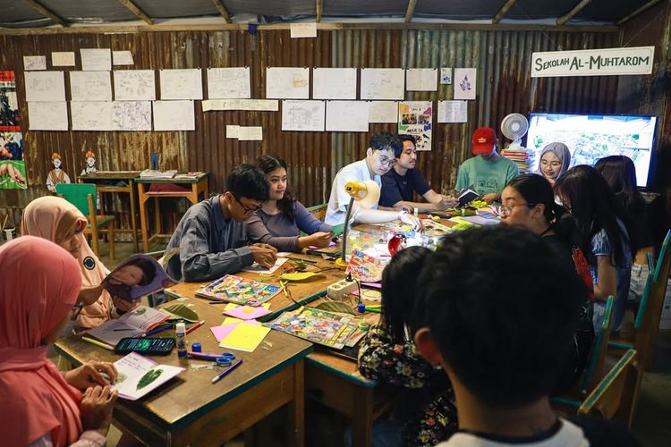 Pameran Seni Rupa, ARTJOG 2025, ruangrupa, perguruan tamanruru, TAMANRURU, Perguruan Tamanruru, Sekolah Nonformal di Pameran Artjog 2025, Konsep yang pernah digarap di Jepang, Dari ruangan kosong yang dibiarkan bertumbuh, Manifesting bersama anak-anak Gampingan, Menjembatani dalam dan luar Artjog