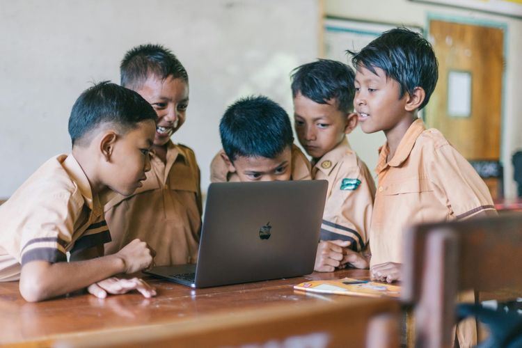 Dedi Mulyadi, jam masuk sekolah, jam masuk sekolah terlalu pagi, Jam masuk sekolah, masuk sekolah jam 6 pagi dedi mulyadi, jam masuk sekolah di jawa barat, KDM gagas masuk sekolah jam 6 pagi, jam ideal masuk sekolah, dampak anak masuk sekolah terlalu pagi, dampak masuk sekolah terlalu pagi, masuk sekolah terlalu pagi, Dedi Mulyadi Terapkan Jam Masuk Sekolah 06.30, Apa Dampaknya untuk Anak?