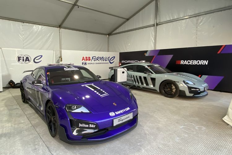 Formula E, mobil listrik, Mobil listrik, Porsche, balap mobil listrik, Jakarta E Prix 2025, Porsche Taycan GT, Intip Spesifikasi Porsche Taycan yang Jadi Safety Car Formula E