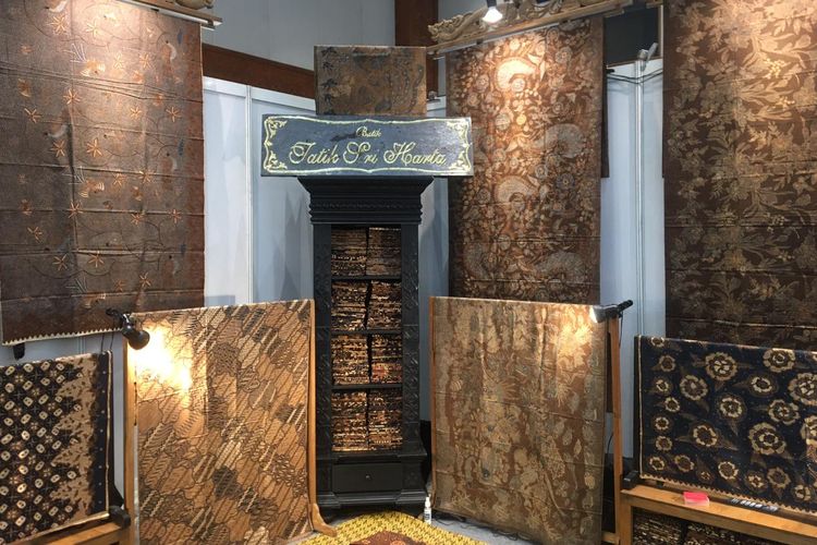batik, Hari Batik Nasional, melestarikan batik, Inacraft 2025, Hari Batik Nasional 2025, peringatan hari batik nasional, pameran inacraft, pameran inacraft 2025, Cerita Pelaku UMKM Batik di Inacraft 2025, Selipkan Harapan pada Hari Batik Nasional, Cerita pelaku UMKM batik di Inacraft 2025, ingin tetap relevan, Generasi muda yang mementingkan loyalitas dan inovasi, Setia pada batik klasik leluhur, Harapan yang sama, batik untuk semua