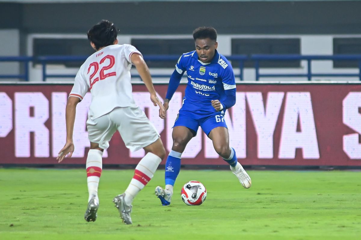 Persib Bandung, Saddil Ramdani, Luciano Guaycochea, Super League 2025-2026, Bojan Hodak, Persib Bandung vs Persis, Persib Vs Persis, Penjelasan Hodak soal Amukan Saddil Usai Diganti
